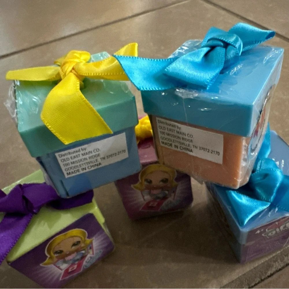 Gift ‘Ema Boxes with Ribbons & Suprise toys inside - Lot of 5 - Picture 2 of 7